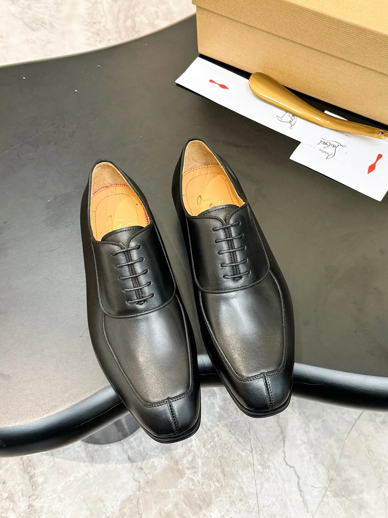 💰960 ••New real shots••CL～High-end men’s 👔Casual•loafers with red soles! ••🆑Genuine and top-quality goods from original orders ••✅💯 Purchase goods from top-quality original orders! Original imported patterned cowhide ➕Imported cowhide lining ➕Cowhide feet ➕Original leather outsole~🉑️Feel free to compare the authentic ones! Size: 39-44 (38.45.46.47 can be customized)